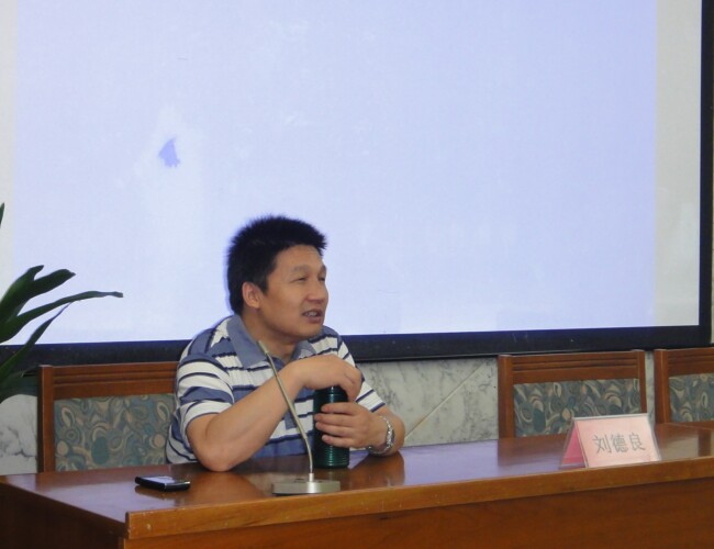 6月22日上午,中心主任刘德良教授在清华大学法学院发表了"网络